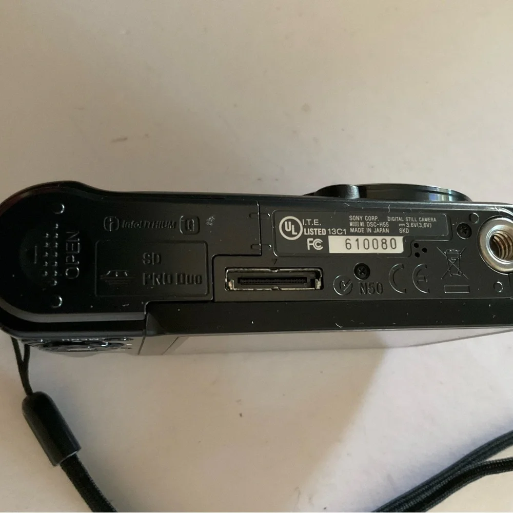 Sony Cyber-shot DSC-H55 Black Camera Set with Accessories - Picture 6 of 11